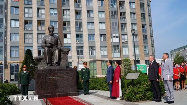 Khánh thành Quảng trường Hồ Chí Minh tại thành phố Saint Petersburg