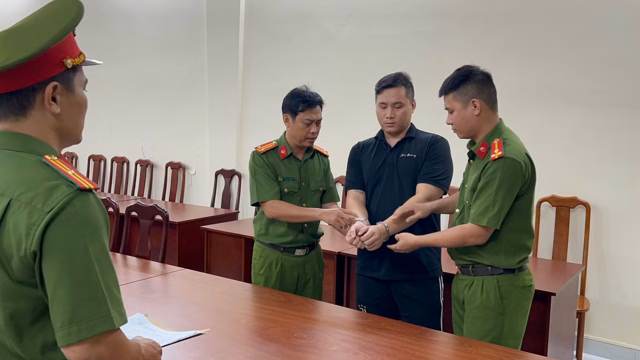 Bắt tạm giam 5 đối tượng mua bán người xuyên quốc gia, đưa người sang Campuchia trái phép -4