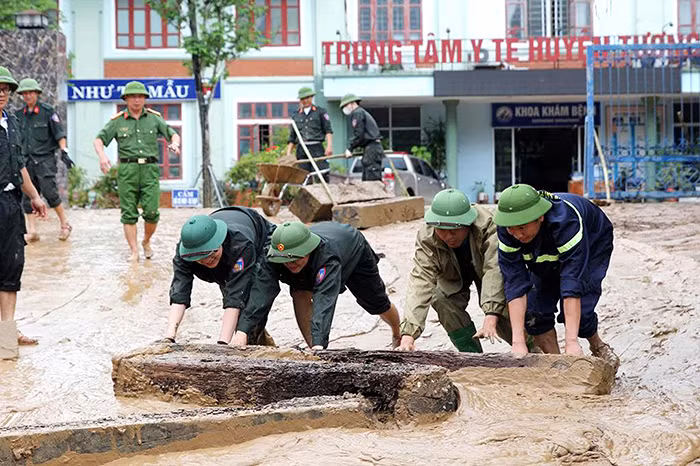 Công an tỉnh Nghệ An: Cùng dân trong tâm lũ -0