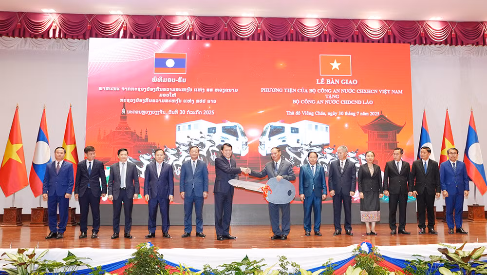 Bộ trưởng Lương Tam Quang dự lễ khai trương Hệ thống căn cước công dân Lào -0