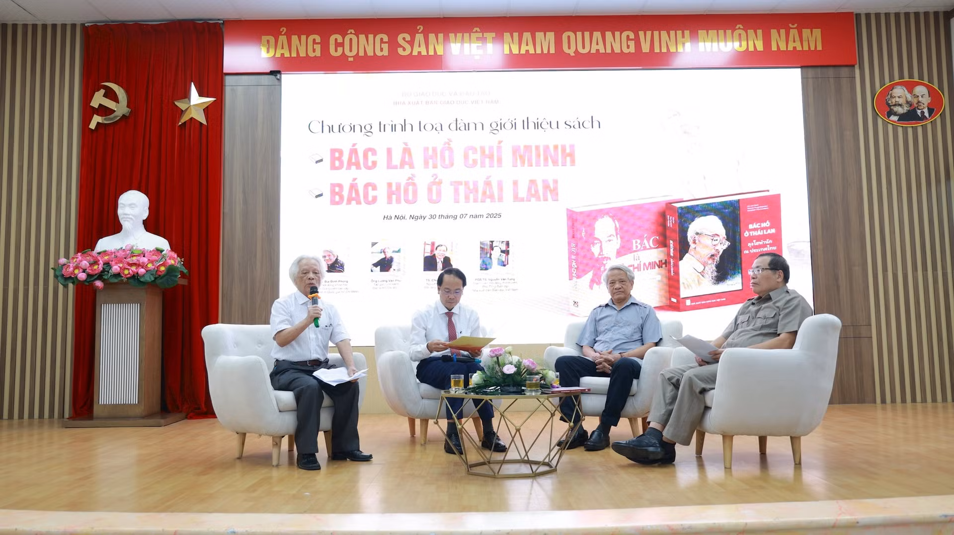 Ra mắt hai cuốn sách đặc biệt về Chủ tịch Hồ Chí Minh -0