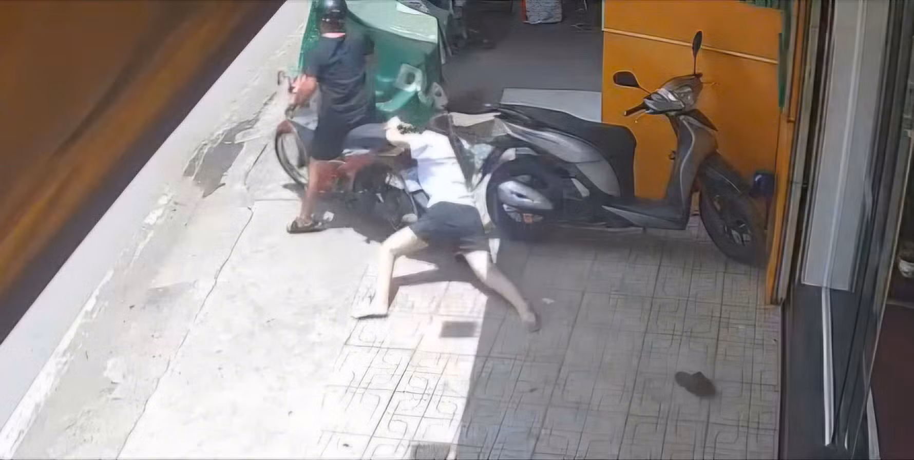  Tên cướp tiệm vàng manh động khai gì? -0