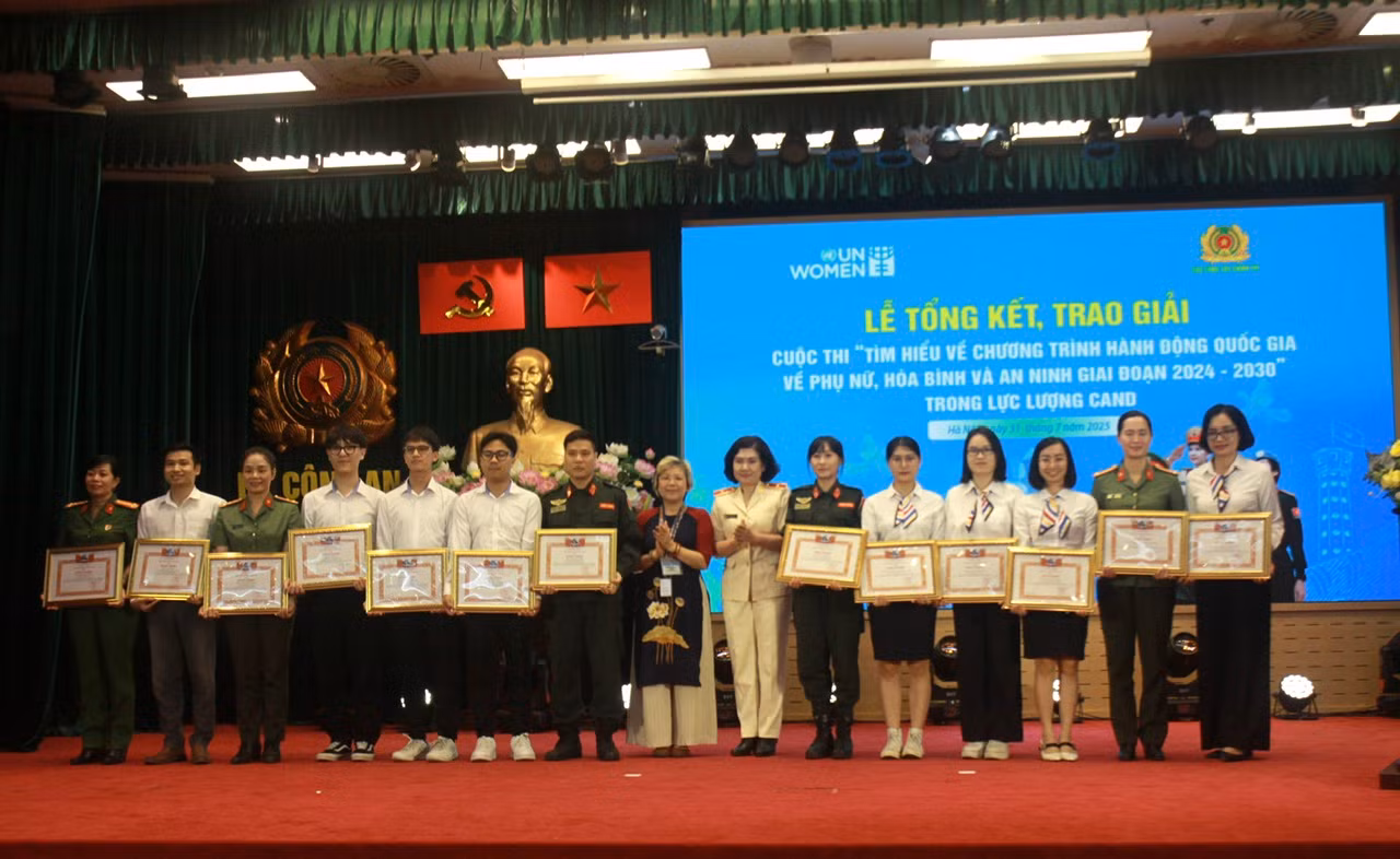 Sơ kết công tác Hội phụ nữ Bộ Công an và trao giải cuộc thi tìm hiểu chương trình hành động quốc gia về phụ nữ -0