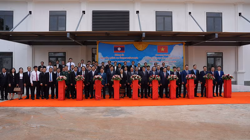 Bộ trưởng Lương Tam Quang dự lễ bàn giao Trung tâm cai nghiện ma tuý tại Lào -1