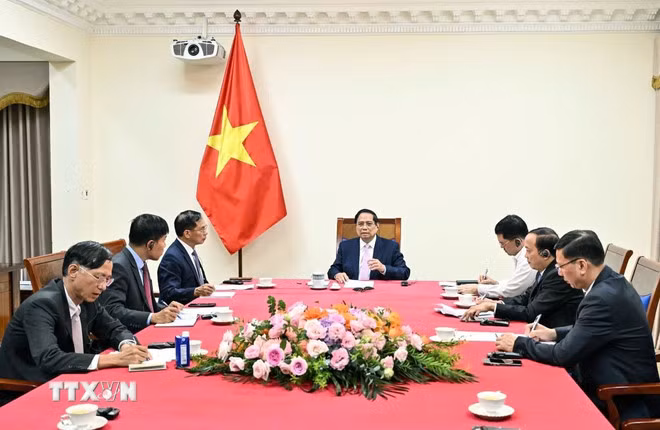 Thủ tướng Phạm Minh Chính điện đàm với Thủ tướng Malaysia Anwar Ibrahim -0