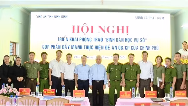 "Bình dân học vụ số" thúc đẩy tiếp cận dịch vụ công trực tuyến cho bà con giáo dân tỉnh Ninh Bình