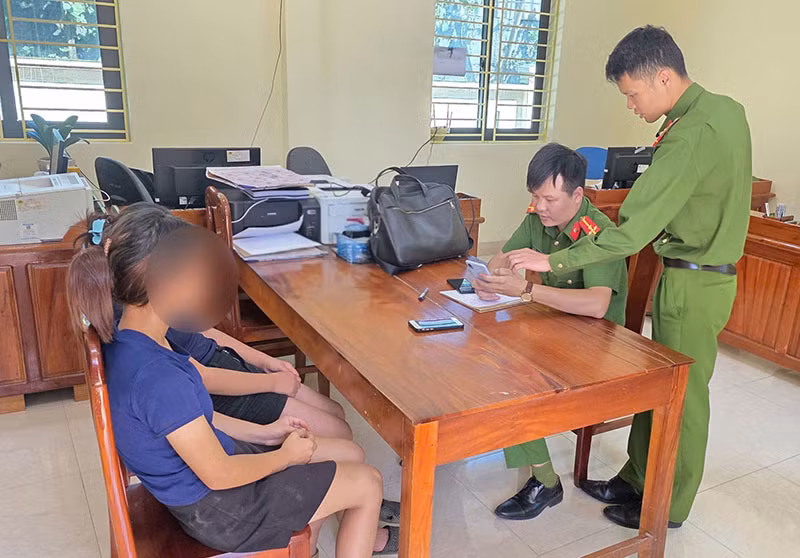 Kịp thời ngăn chặn 2 học sinh bị dụ dỗ bỏ nhà đi làm thuê -0
