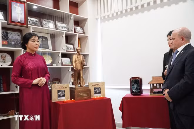 Khánh thành Quảng trường Hồ Chí Minh tại thành phố Saint Petersburg -0