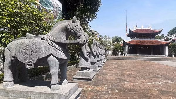 Xứ Nghệ nhân kiệt phảng phất hình bóng đế đô