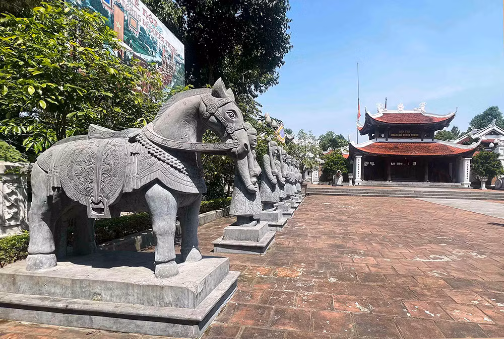 den tho quang trung-anh ph.jpg -0