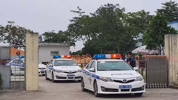 Ra quân cao điểm xử lý vi phạm giao thông: Tập trung xử lý từ gốc