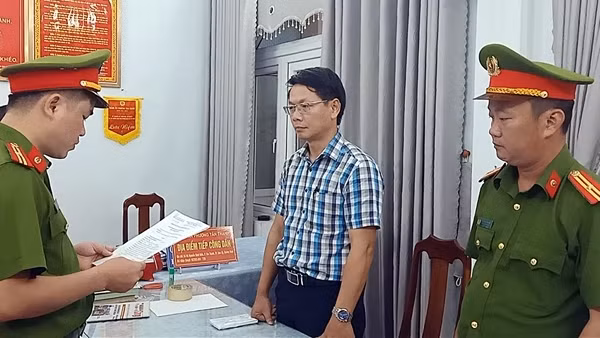 Khởi tố Giám đốc nhận hối lộ trong vụ mua 30 xe điện tại Hội An