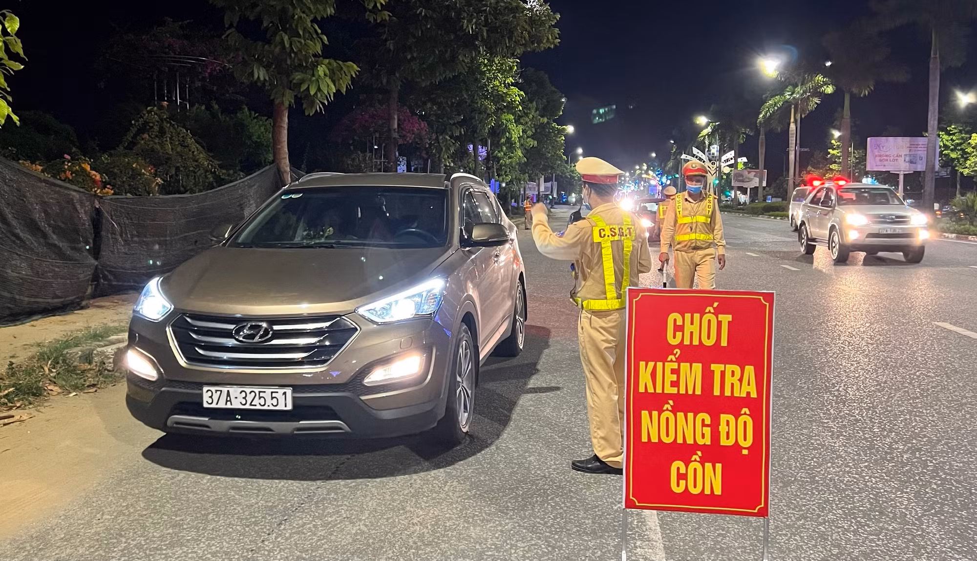 Ra quân xử lý nghiêm các trường hợp lái xe vi phạm về nồng độ cồn -0