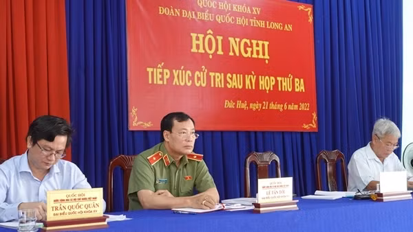 Đồng chí Lê Tấn Tới tiếp xúc cử tri tại 2 huyện của tỉnh Long An