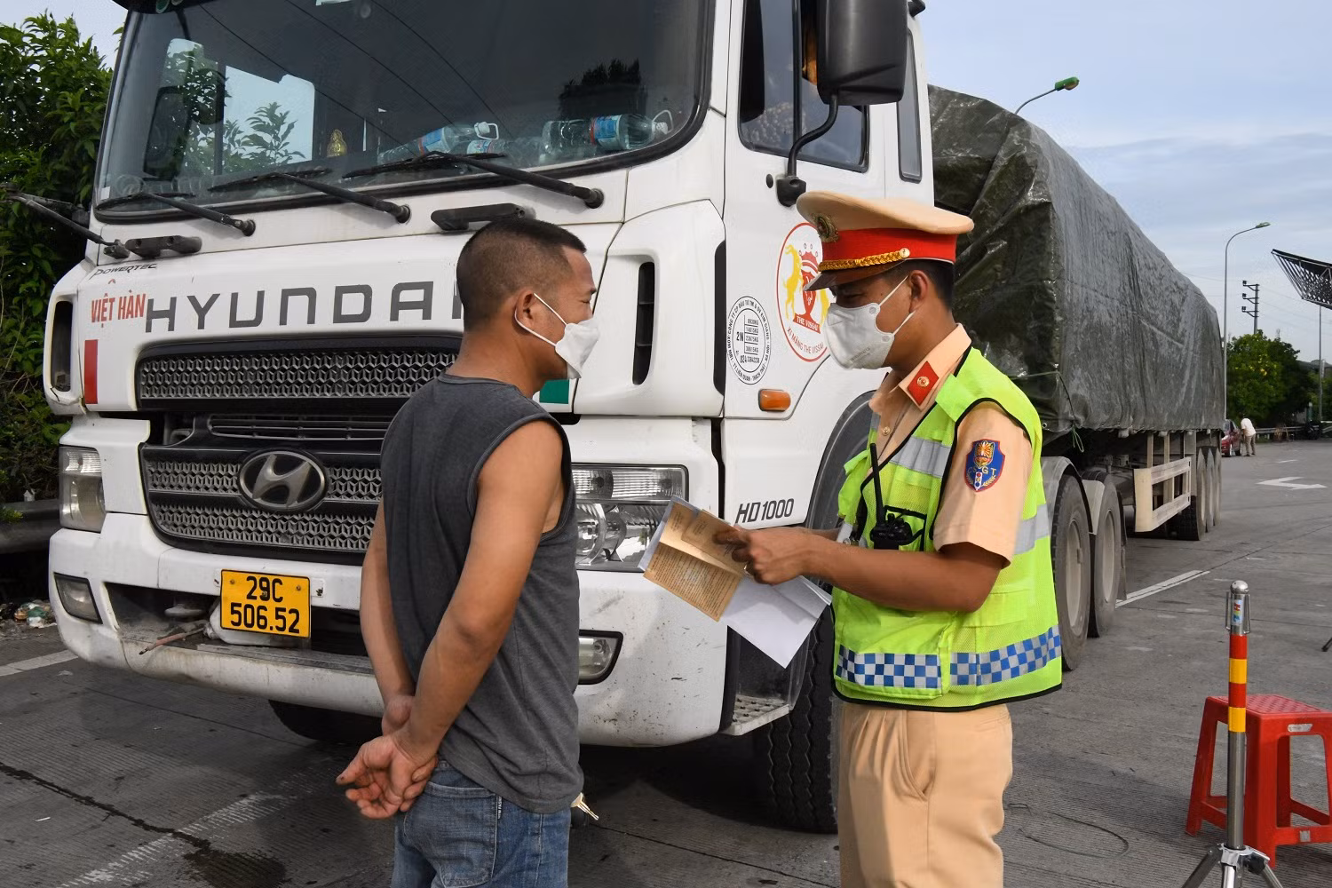 Tước phù hiệu đối với lái xe chở quá tải trên cao tốc Pháp Vân – Cầu Giẽ -0