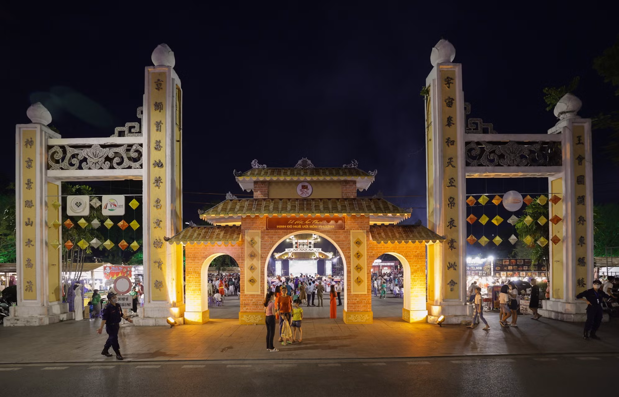 Lễ hội ẩm thực tại Festival Huế 2022 thu hút hàng nghìn du khách -1