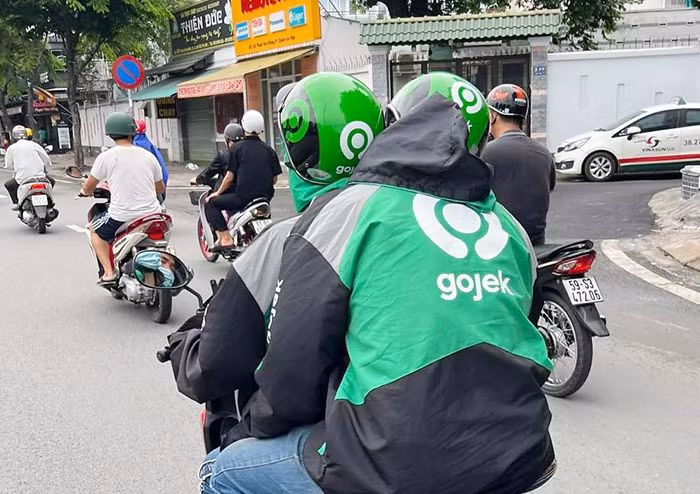 Hoa mắt với… xăng! -0