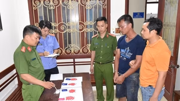 Triệt phá ổ nhóm tổ chức sử dụng trái phép chất ma túy do Hoàng "mèo" cầm đầu ảnh 2