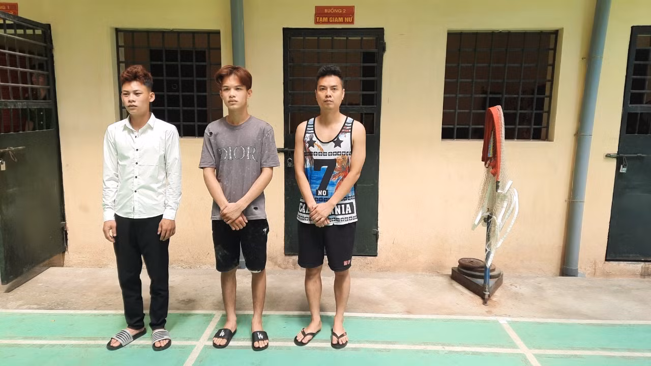 Bắt khẩn cấp ổ nhóm trốn nhiều lệnh truy nã vẫn đi trộm cắp liên tỉnh -0