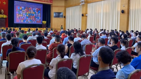 Phát hiện 224 "dân bay" trong quán bar có ma tuý, bóng cười ảnh 3