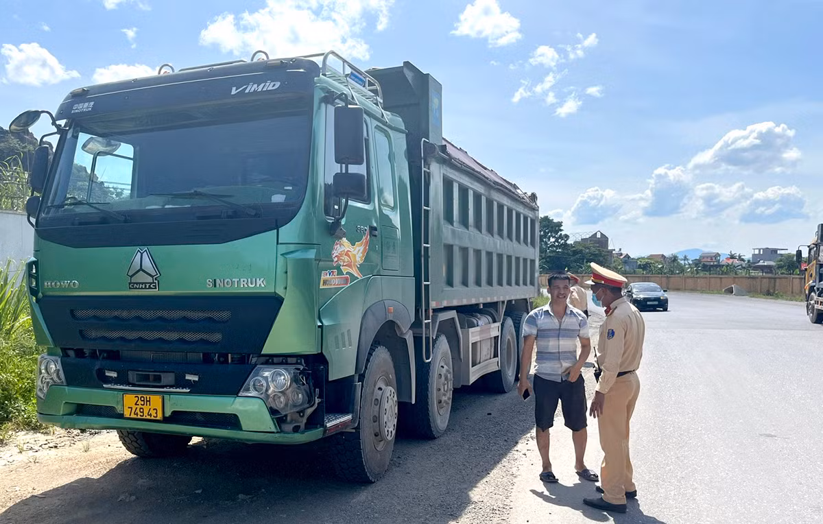 Cắt thành thùng cơi nới, xe quá tải hết “đất sống” -0