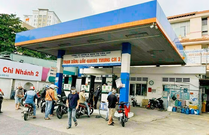 Hoa mắt với… xăng! -0