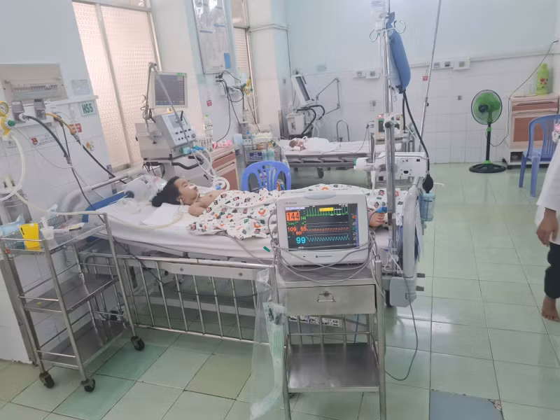Bé gái 10 tuổi sau mổ viêm ruột thừa bị hôn mê sâu đã tử vong -0