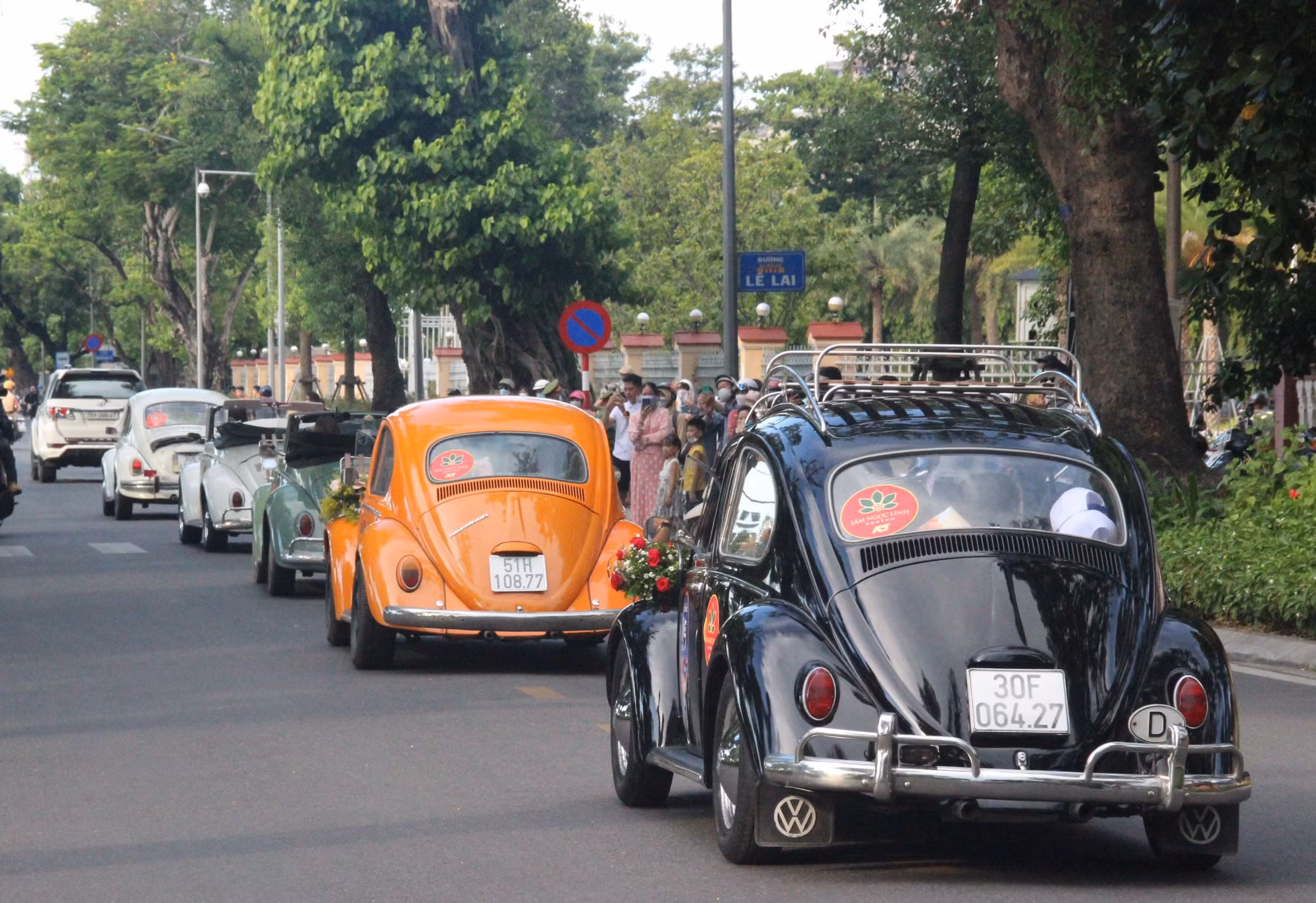 Chiêm ngưỡng dàn ô tô Volkswagen cổ đẳng cấp tại Cố đô Huế -1
