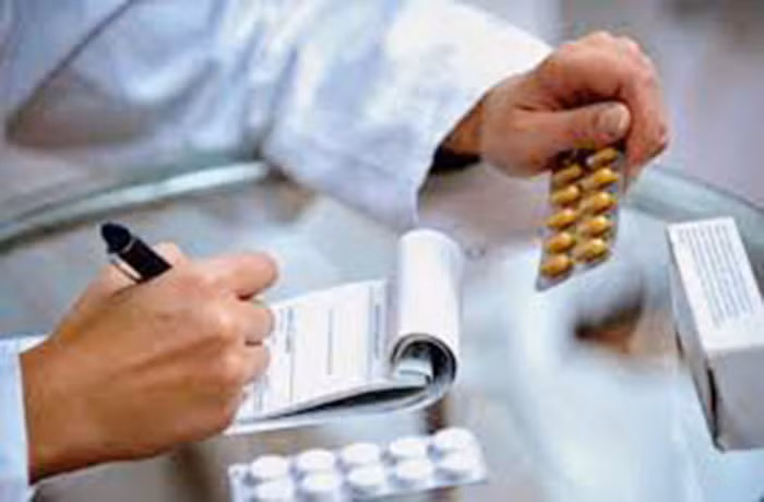 Tăng cường kiểm tra kê đơn thuốc điều trị ngoại trú -0