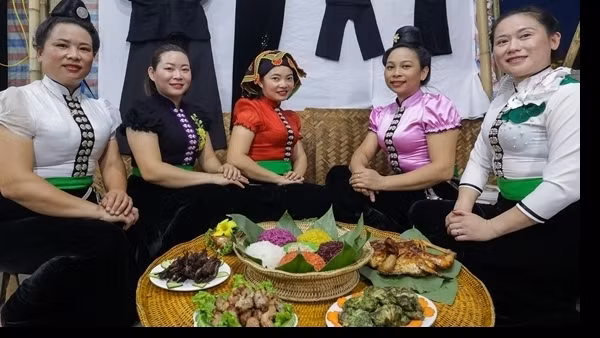 Lễ hội ẩm thực tại Festival Huế 2022 thu hút hàng nghìn du khách