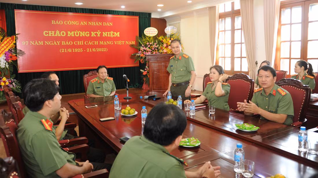 Đảng ủy, lãnh đạo Cục Truyền thông CAND chúc mừng Báo CAND -0