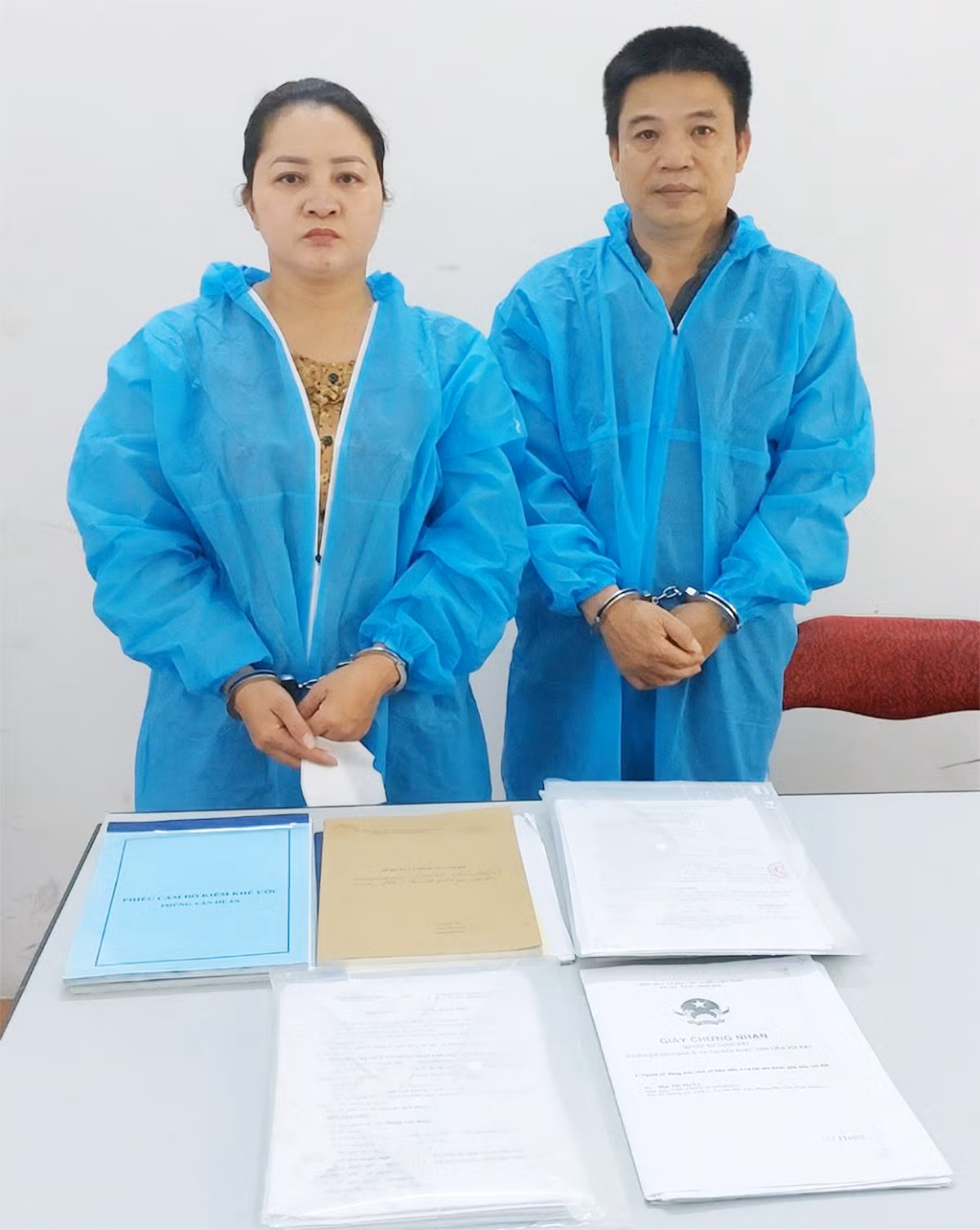 Nữ công nhân làm “thư ký” lô đề cho ông chủ hiệu cầm đồ -0