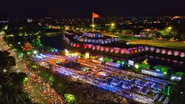 Đêm “Gala Chào Huế” đầy cảm xúc khép lại Tuần lễ Festival Huế 2022 ảnh 11