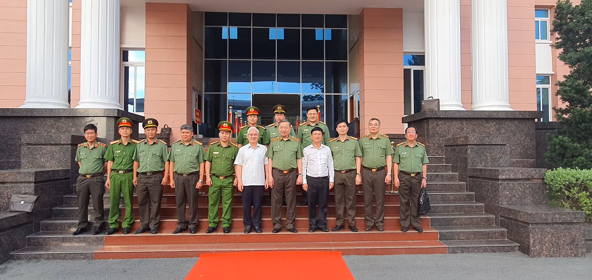 Bộ trưởng Bộ Công an đến thăm và chỉ đạo công tác tại Công an tỉnh Bình Dương -0