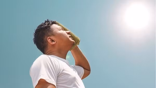 Nắng nóng từ Bắc vào Nam, chỉ số tia cực tím tăng cao ảnh 2