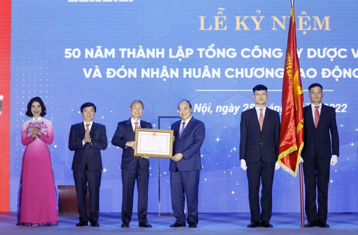 Ngành y tế cần nêu cao tinh thần trách nhiệm, vì sức khỏe nhân dân -0