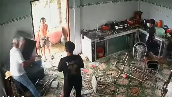 Đập phá tài sản trung tâm sát hạch lái xe vì không đòi được tiền học phí ảnh 3