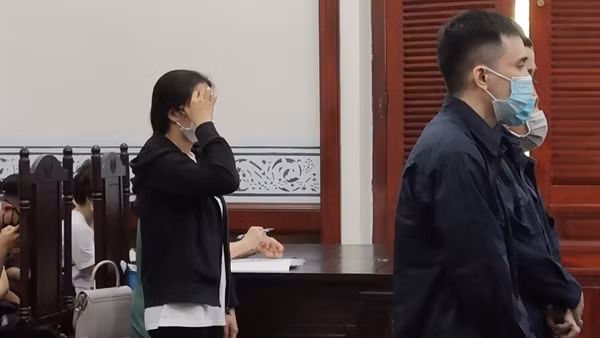 Nữ học viên dàn cảnh đánh ghen cưỡng đoạt 700 triệu của thầy giáo
