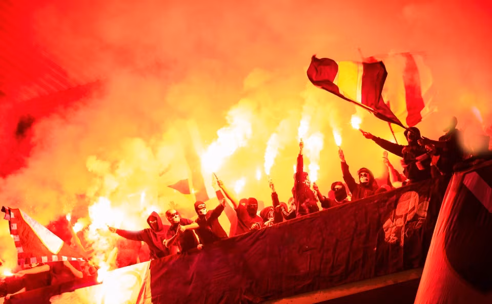 “Thế giới ngầm” của hooligan bóng đá Ý -0