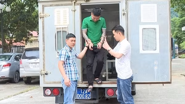 Trộm súng, đào ngũ, bị bắt sau 32 năm trốn truy nã ảnh 2