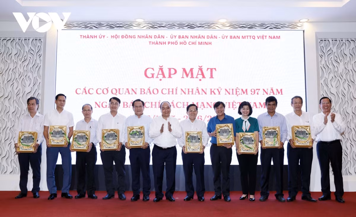 "Báo chí cần góp phần ngăn “đốm lửa nhỏ” để ngăn ngừa “cháy cả cánh rừng"" ảnh 2