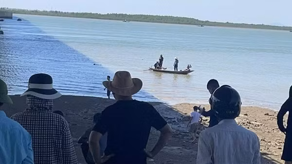 Hé lộ nguyên nhân người cha đâm chết con gái và bạn trai ảnh 3