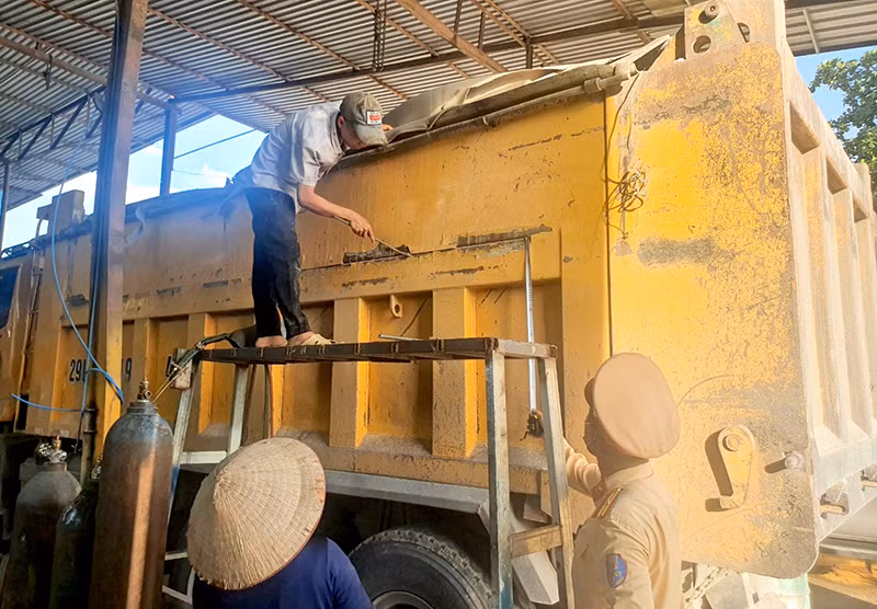 Cắt thành thùng cơi nới, xe quá tải hết “đất sống” -0
