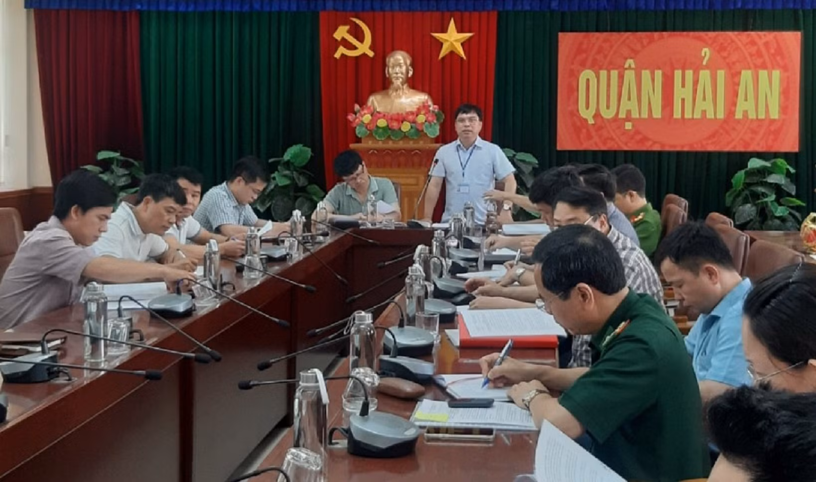 Cắm phao tiêu phục vụ di dời, giải tỏa bãi nuôi ngao không phép tại Hải Phòng -0