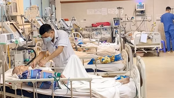 Nhiều người đột quỵ, viêm phổi vì nắng nóng