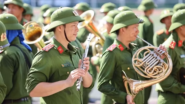 Đại tướng Tô Lâm dự tổng duyệt chương trình của Đoàn Nhạc Cảnh sát Việt Nam ảnh 14