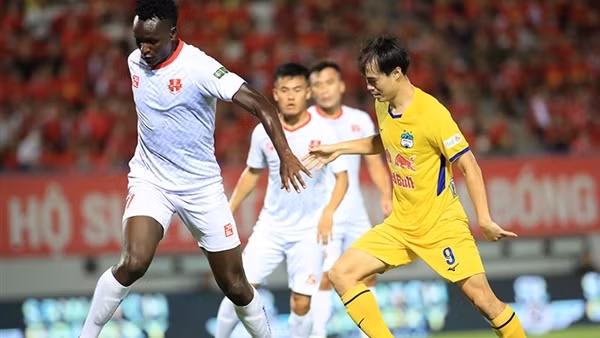 Khi bản quyền truyền hình là phao cứu sinh của V.League