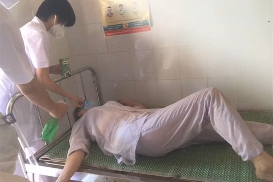 Vì sao hàng ngàn nhân viên y tế nghỉ việc? -0