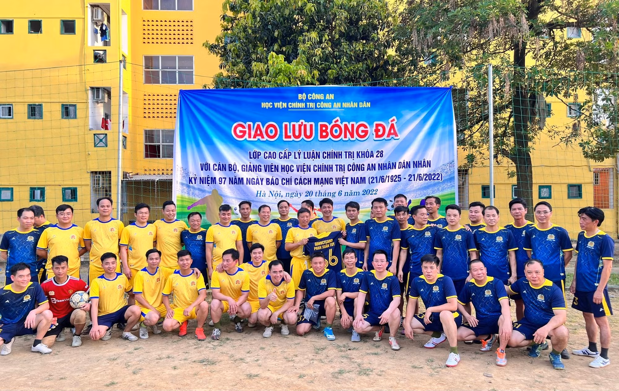 Giao lưu bóng đá trong Học viện Chính trị CAND -0