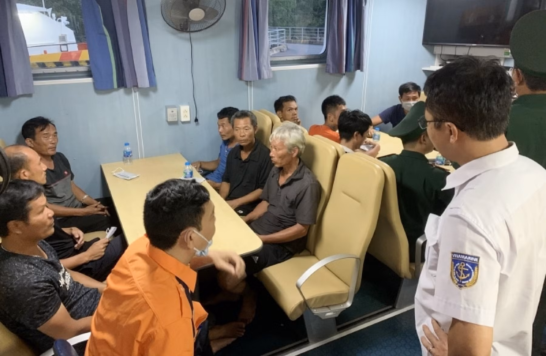Cứu nạn kịp thời 10 thuyền viên trôi dạt trên biển Hải Phòng -0